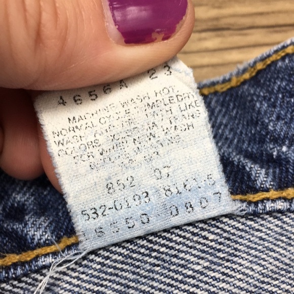 Levis Vintage 90s Mom High Rise Tapered Leg Jeans - Picture 10 of 10